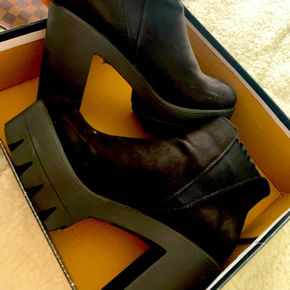 Black Platform Boot - Picture 2 of 2